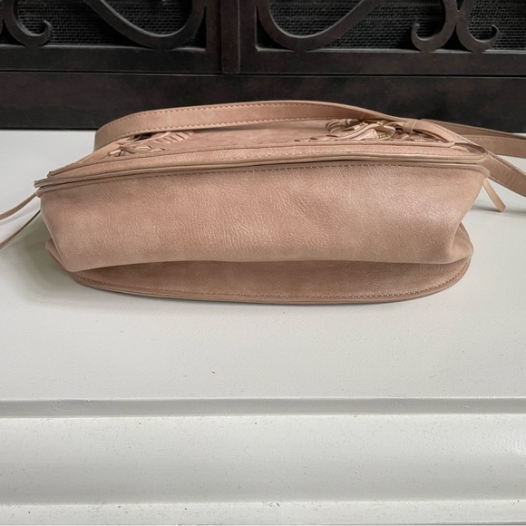 Urban Expressions Beige Crossbody Bag - Picture 6 of 16